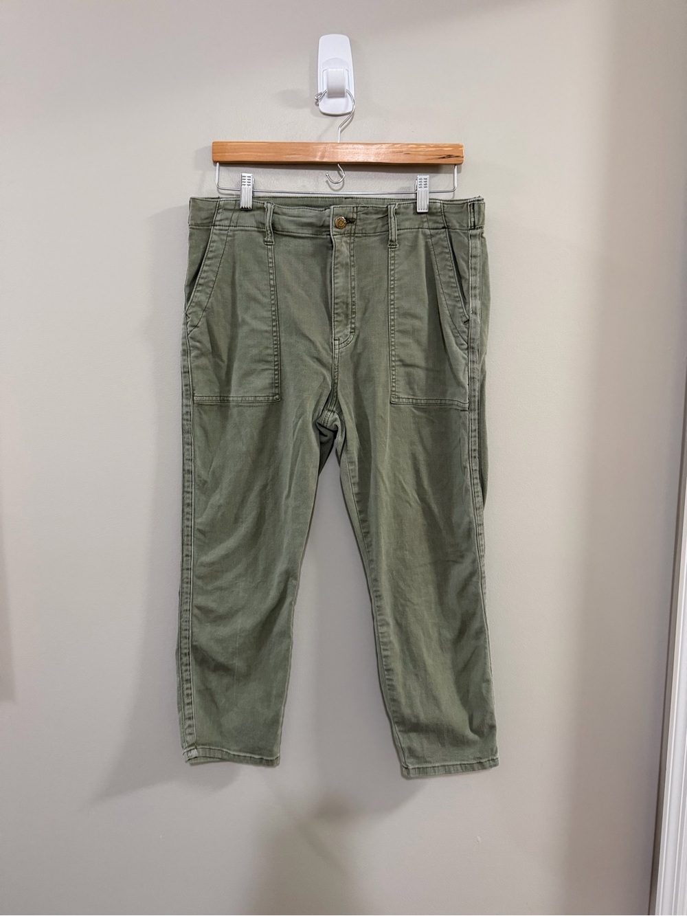 pistola Mid Rise Skinny Cropped Olive Green Cargo Pants. Size 31